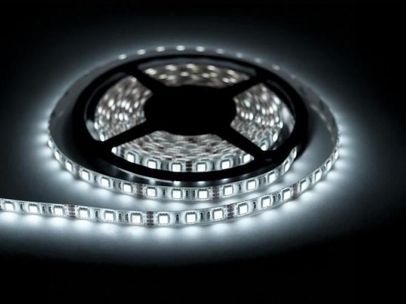 LED pásik biely - 5 metrov - kompletná sada LED pásik biely - 5 metrov - kompletná sada